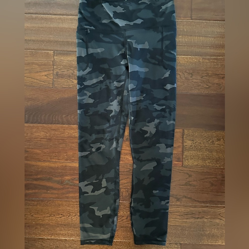 Women’s UA Black/Grey Camo Pocket Leggings (short length)